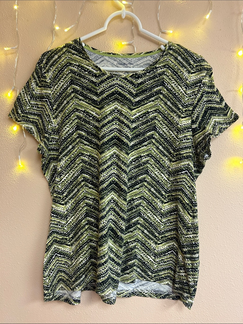 XL Croft & Borrow Classic Chevron Short-Sleeve Top in Olive Green and Black
